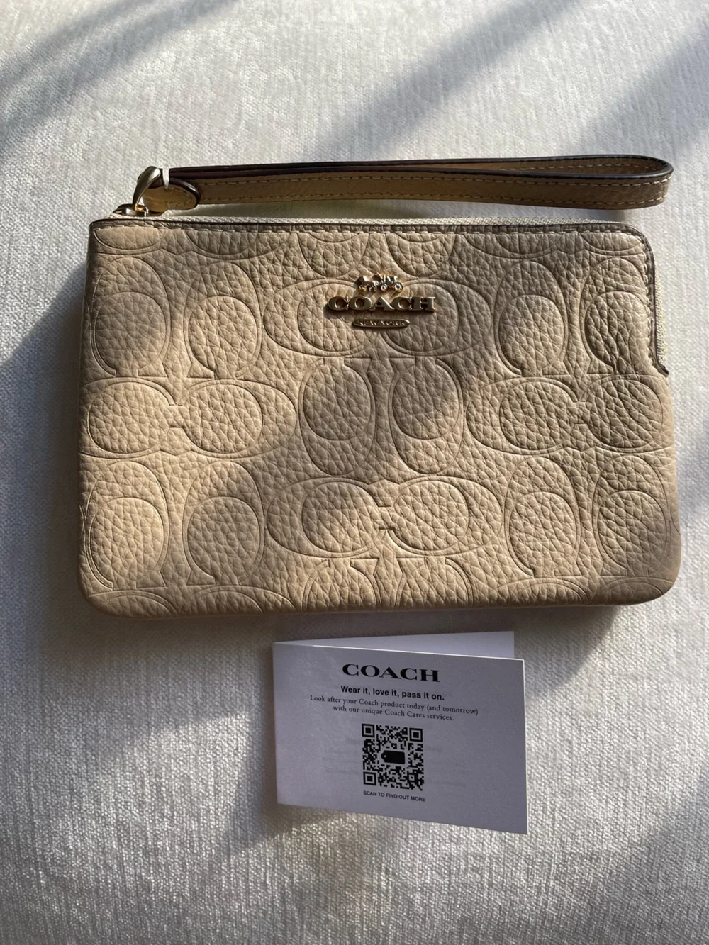 NEW Coach Corner Zip Wristlet Embossed Signature Leather Oat Light Beige